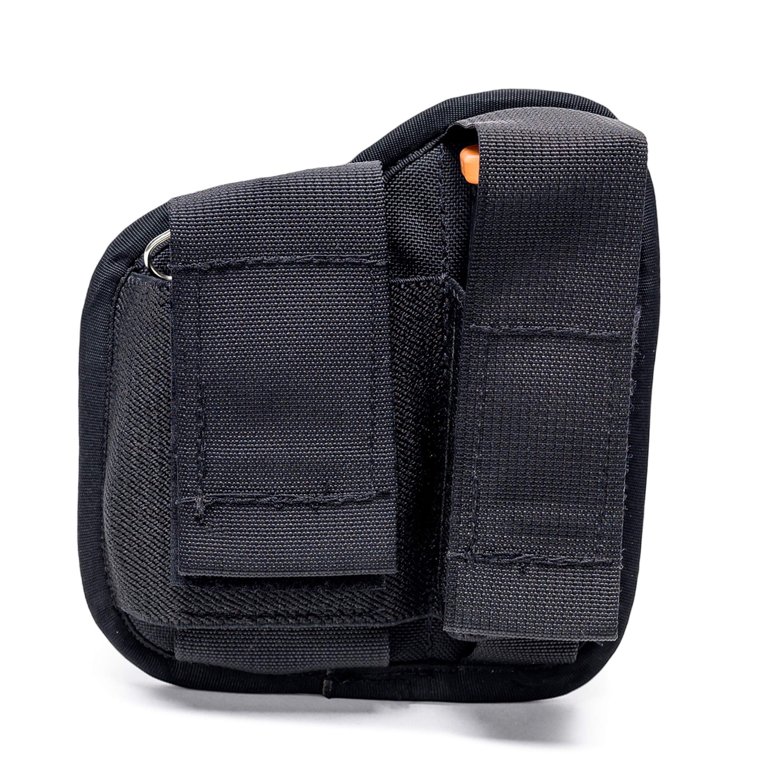 פאוץ' אזיקים ומחסנית אקדח