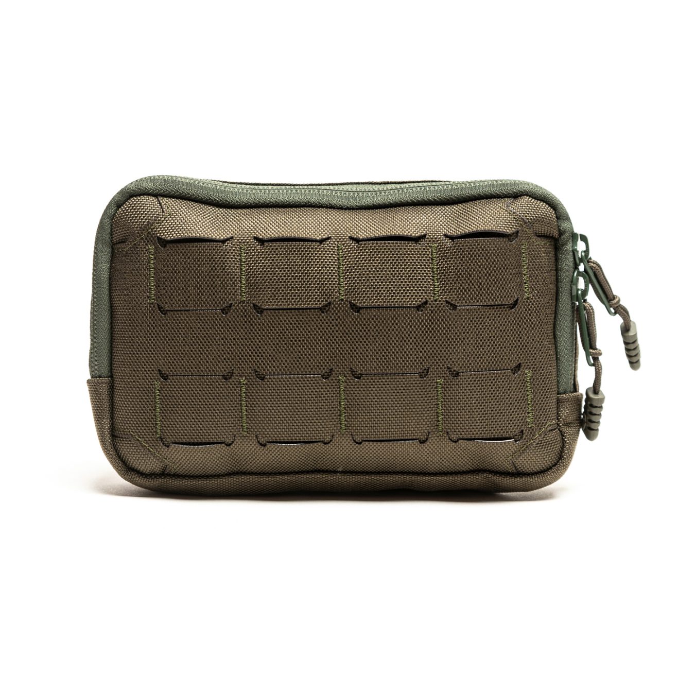 פאוץ' אדמין שוכב